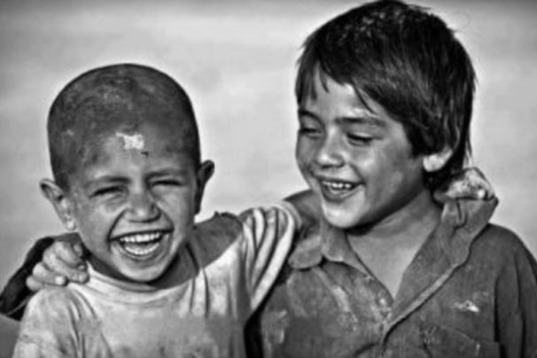 Bazı Çocukluklar Neşe Kazan