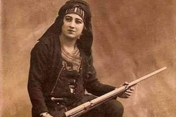 Nezahat Onbaşı, İpek Erhan