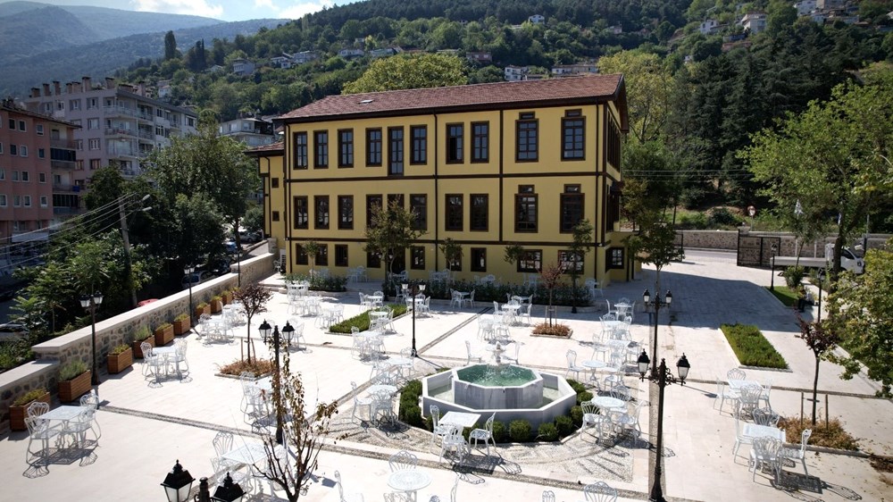 Yazar Alev Alatlı'nın adı tarihi binada yaşatılıyor - 2