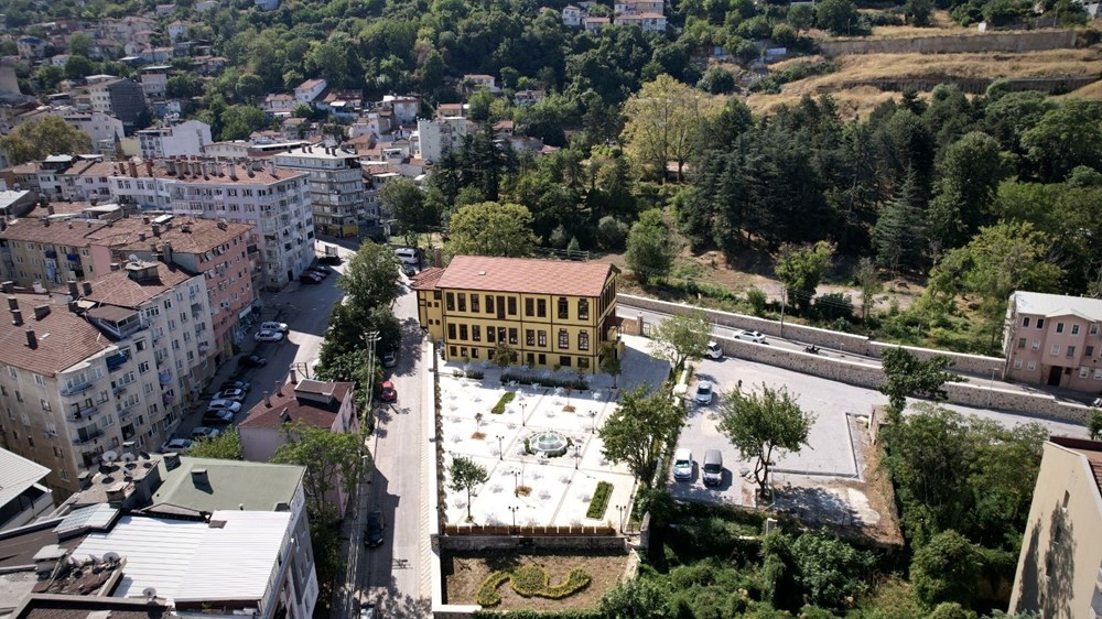 Yazar Alev Alatlı'nın adı tarihi binada yaşatılıyor - 1