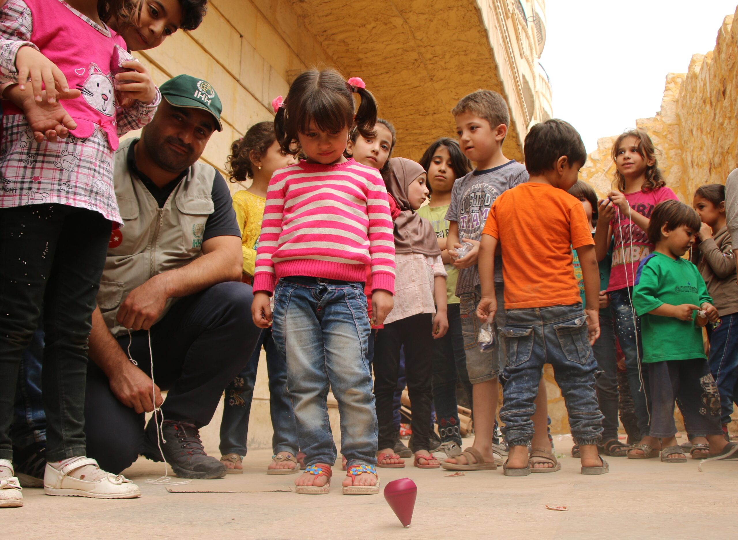 Anadolu'da Topaç Çevirme Oyunu - Okuryazarkitaplar